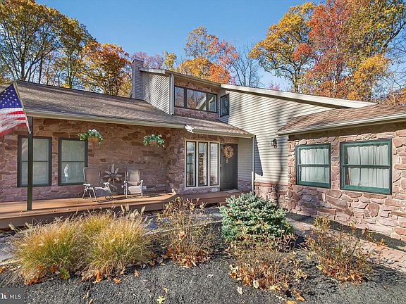 3rd image of 605 Laurel Ridge Rd