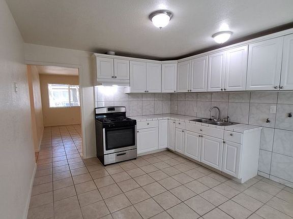 2nd image of 2221 S Poppy Ave #101