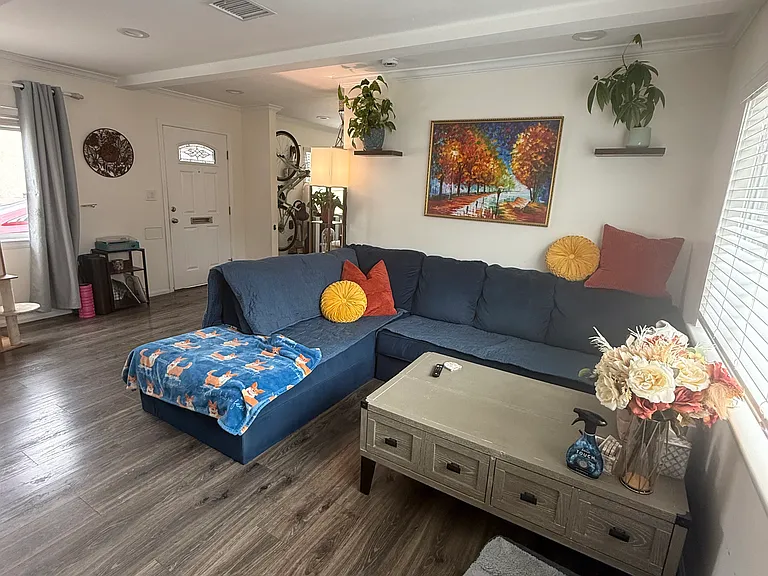 1241 E Michelson St — Photo 15