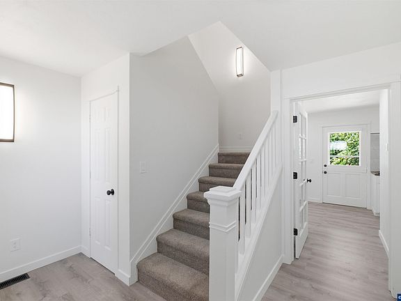 4th image of 570 22nd Ave SW