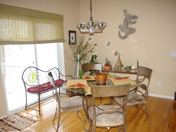 4th image of 251 Lexington Cir