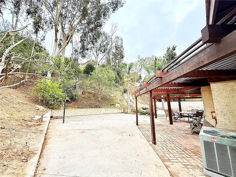 23860 Enriquez Dr — Photo 8