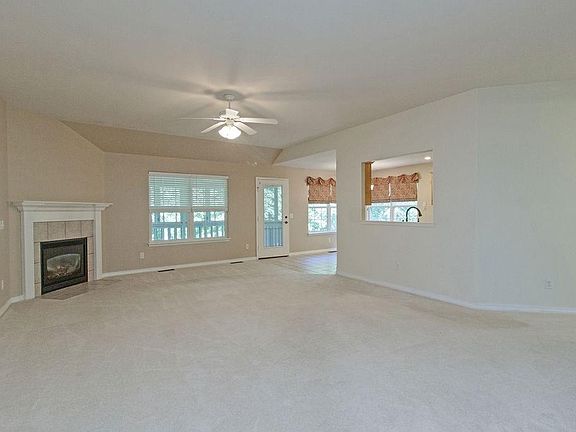 5th image of 38 Ettington Dr