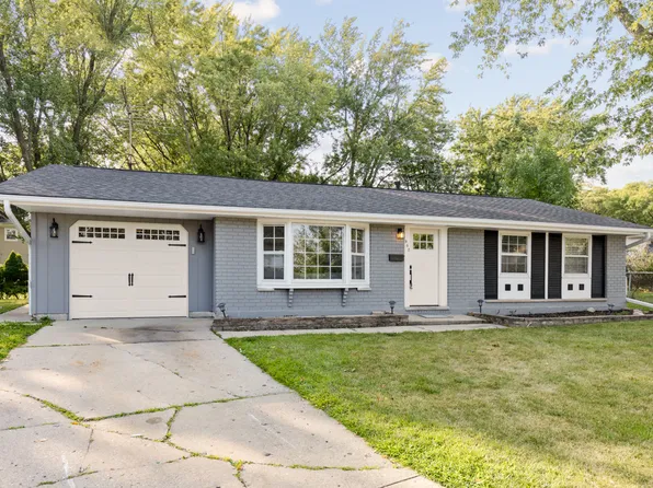 902 Santuit Ct, Schaumburg, IL 60194