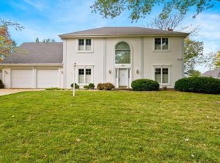 5114 Briarwood Ln, Saint Joseph, MO 64506