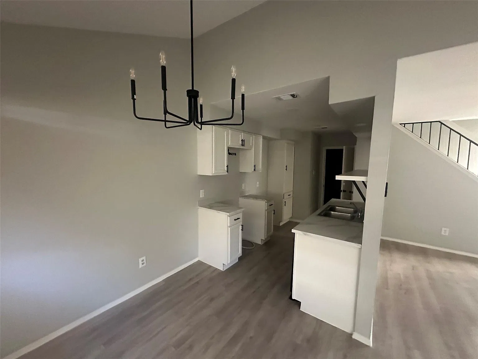 3 bed, 1.5 bath, 2062 sqft, $1,850 — Photo 1
