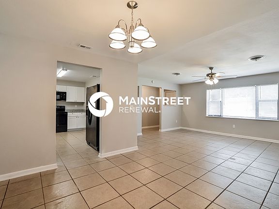 4th image of 1625 Leach Cir