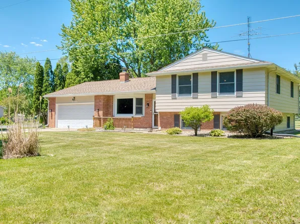 1300 W Hibbard Rd, Owosso, MI 48867