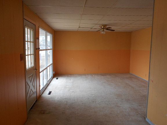 3rd image of 17 Ash St