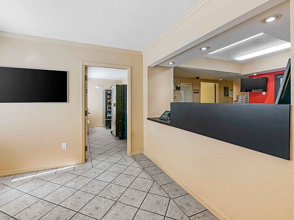 Lobby and Guest Check-in