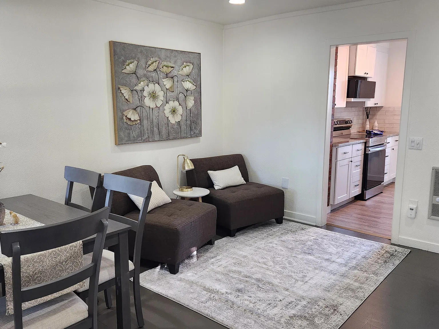 2 bed, 990 sqft, $1,695 — Photo 3
