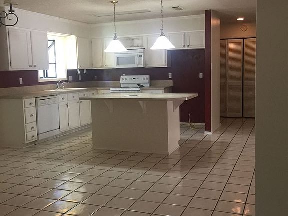 2nd image of 703 Tallwood Ln