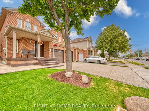 3rd image of 211 Queen Mary Dr