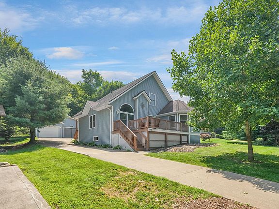 5th image of 748 King Beach Dr