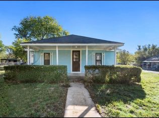 519 S San Antonio St, Wolfe City, TX 75496
