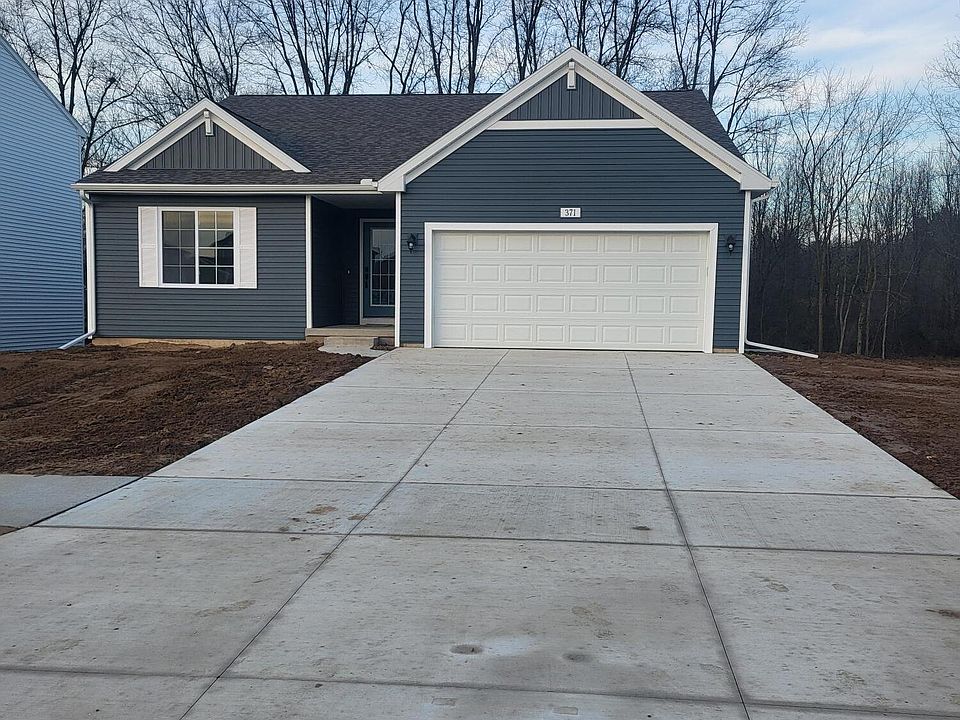 2nd image of 371 N Tannenbaum Trl