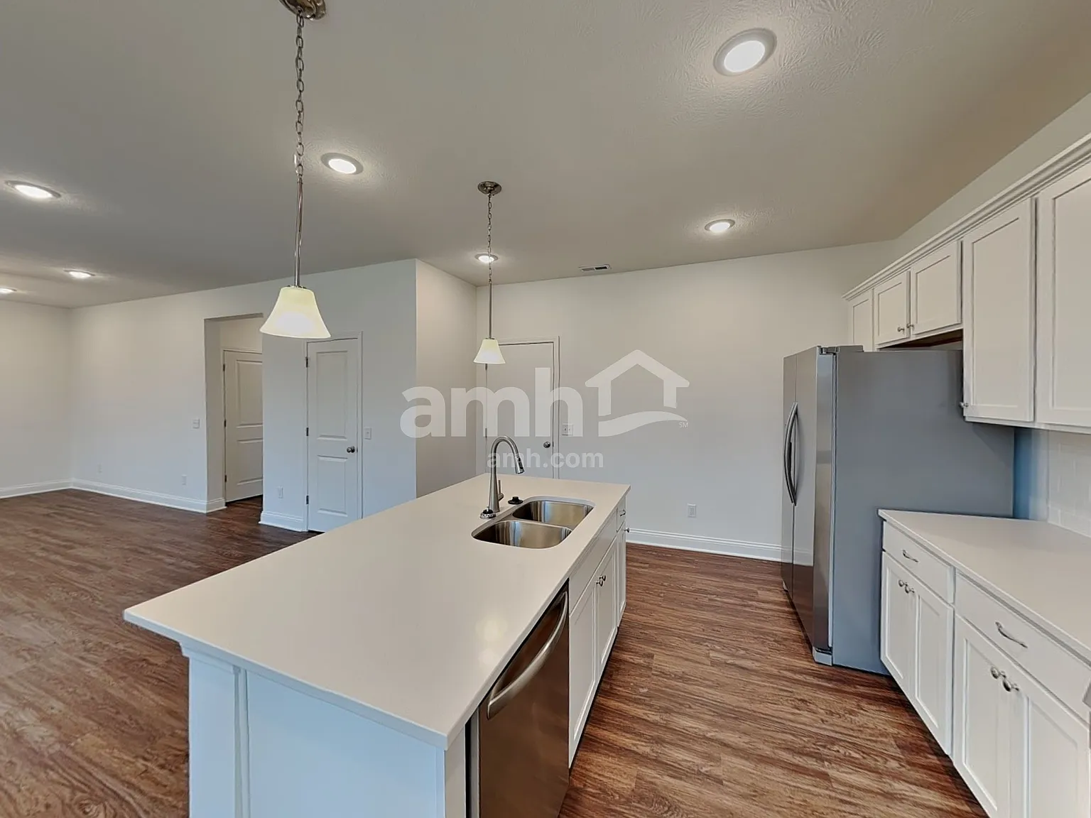 3 bed, 2.5 bath, 1895 sqft, $2,905 — Photo 3