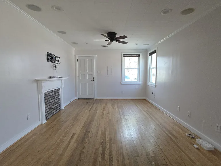 304 N River Rd — Photo 28