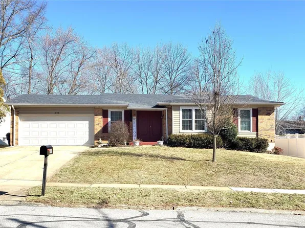 908 Parma Dr, Ballwin, MO 63021