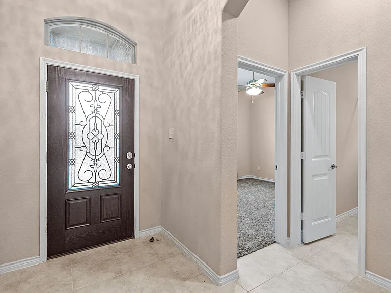 2104 Lake Cliff Dr — Photo 4