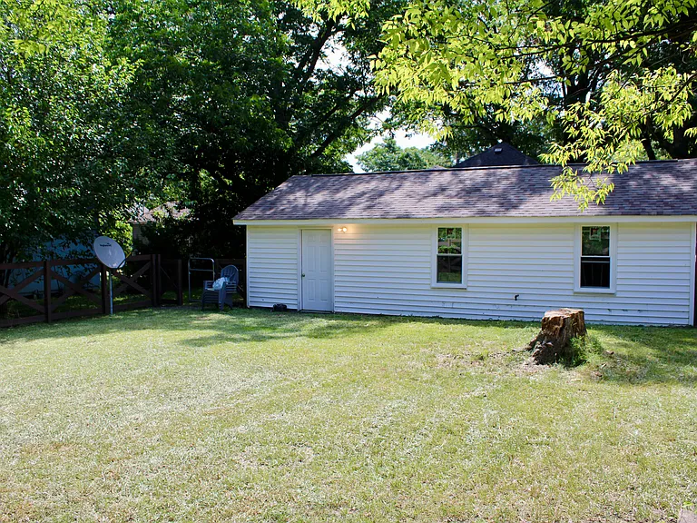 219 1/2 Wall St — Photo 18