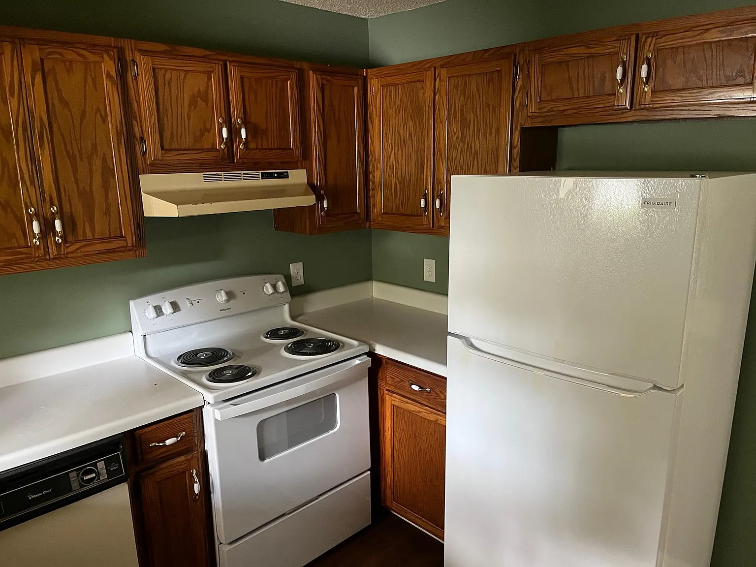 2 bed, 1.5 bath, 1000 sqft, $1,200 — Photo 2