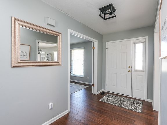 4th image of 214 Greenbriar Ln