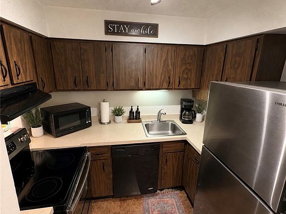 5th image of 645 Villa Rd APT G