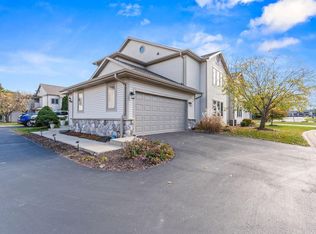 2215 Circle Rdg #D, Delafield, WI 53018