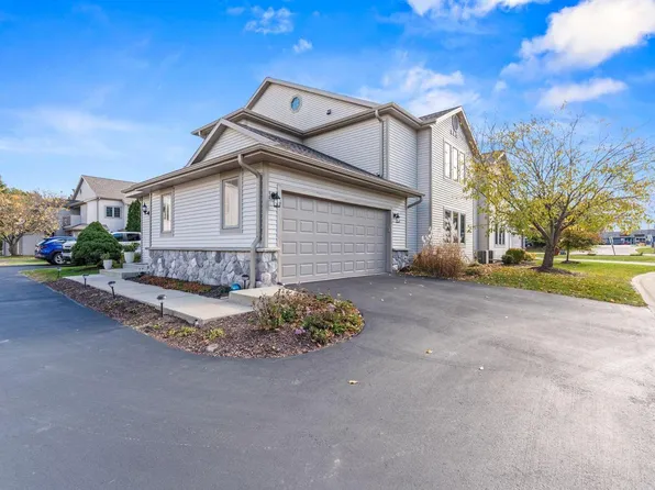 2215 Circle RIDGE #D, Delafield, WI 53018