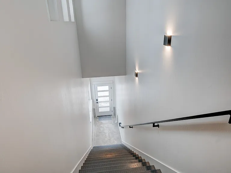 601 E Bryant St — Photo 11