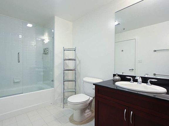 5th image of 260 King St Unit 1605