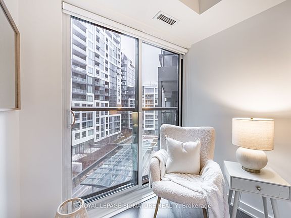 4th image of 576 Front St W #616E