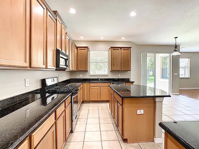 4824 River Gem Ave — Photo 7