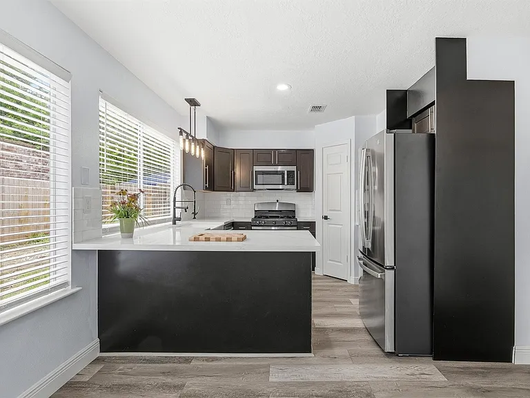 7815 Royan Dr — Photo 9
