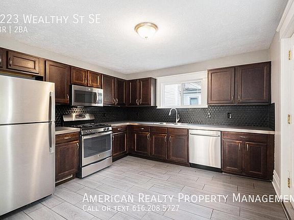 2nd image of 1223 Wealthy St SE
