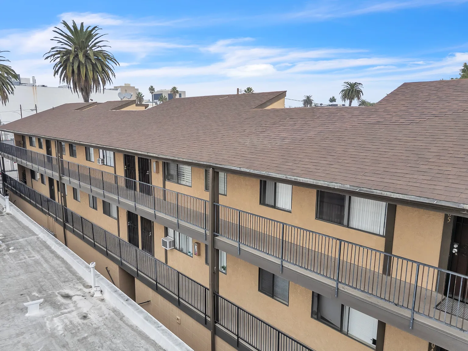 8th Street Residences — Photo 3