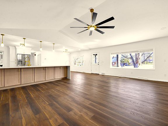 4th image of 237 Lockville Rd