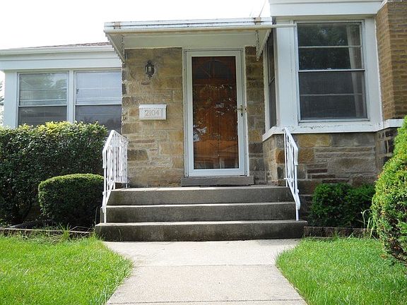 2nd image of 2104 Newcastle Ave