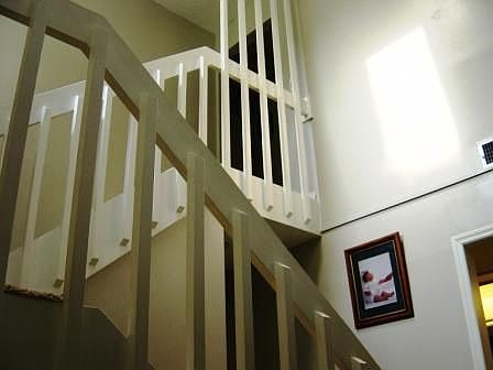 3rd image of 860 Village Way