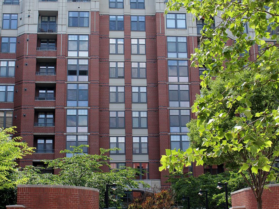 1st image of 1021 N Garfield St APT 644