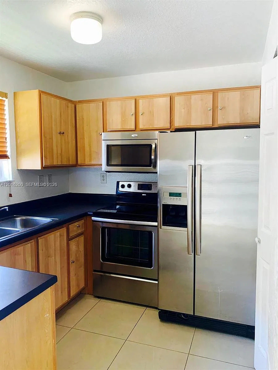 Building Photo - 2170 NE 167th St #1103