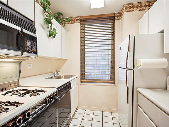 3rd image of 145 E 48th St APT 4B
