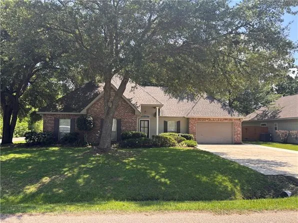 909 Chevreuil St, Mandeville, LA 70448