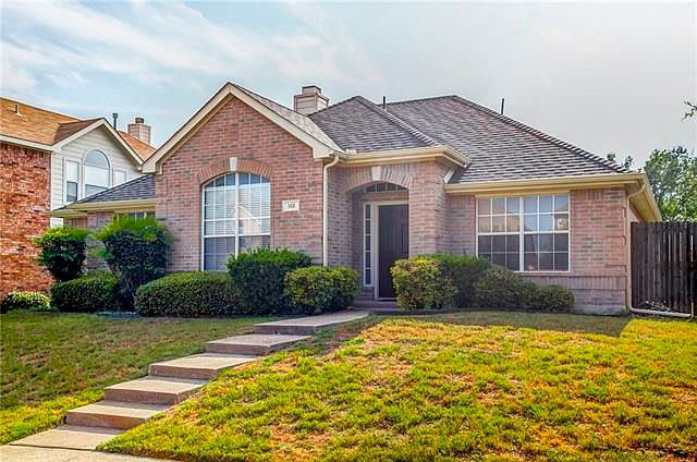 1st image of 518 Castleford Dr