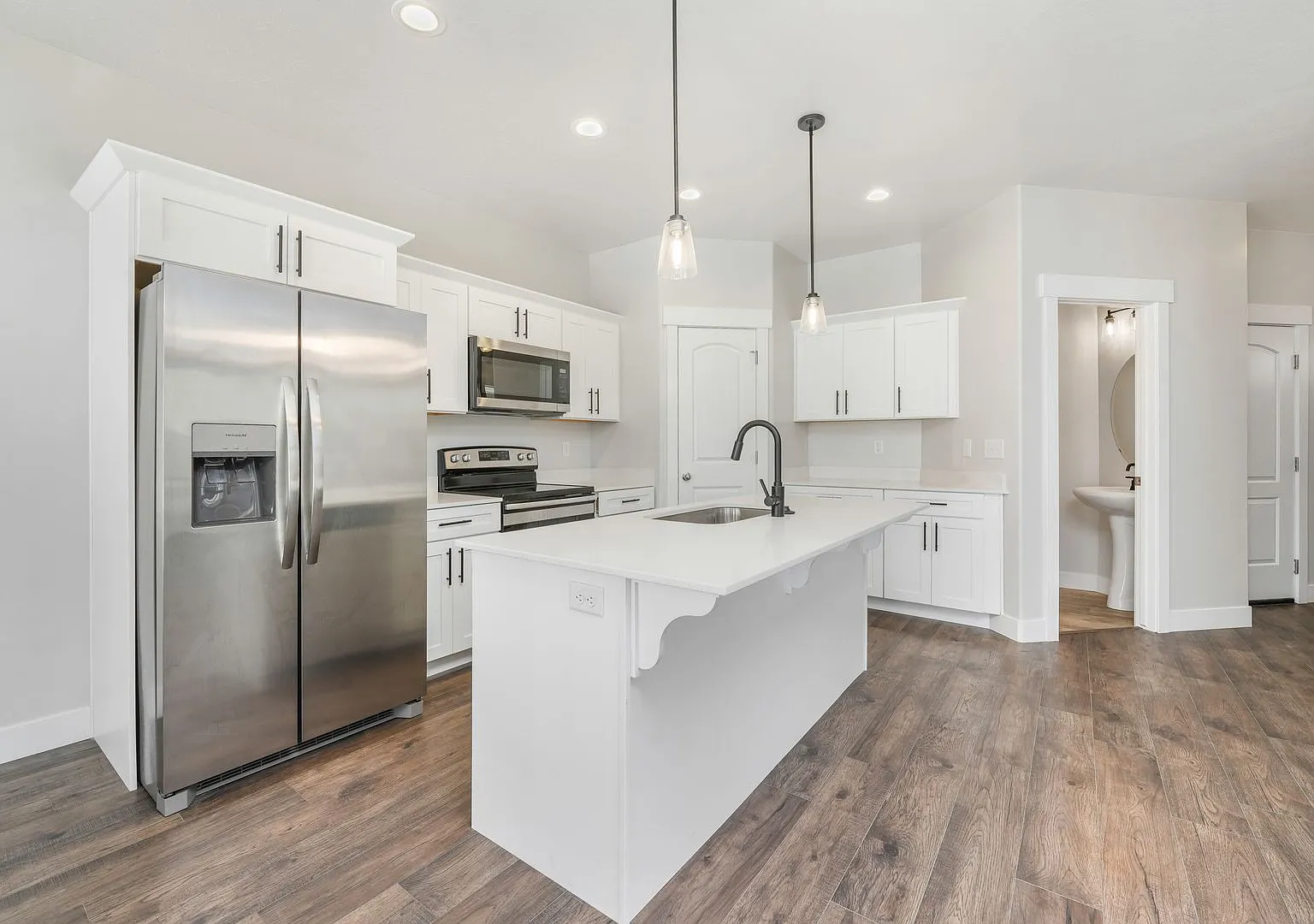Bright End-Unit Townhome in Lehi - Pet friendly. — Photo 4