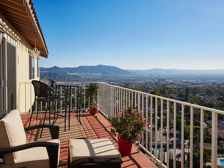 1234 E Tujunga Ave — Photo 27