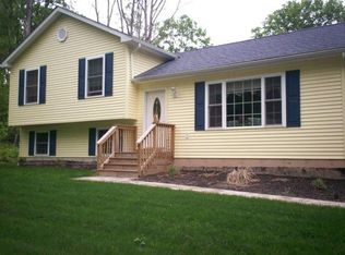 100 Okane Rd, Hawley, PA 18428