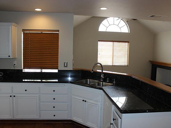 4th image of 16248 Valleyvale Dr