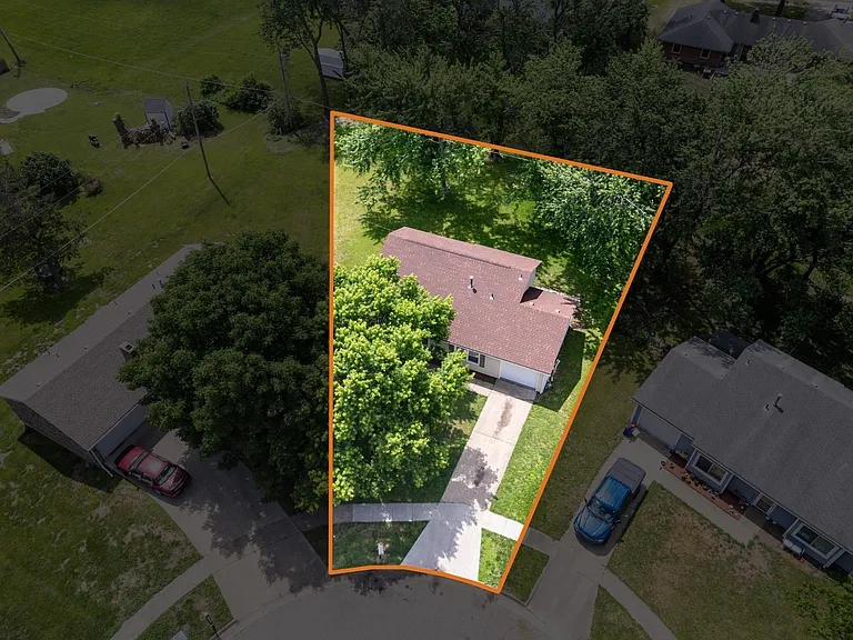 2834 SW Glenside Ct — Photo 3